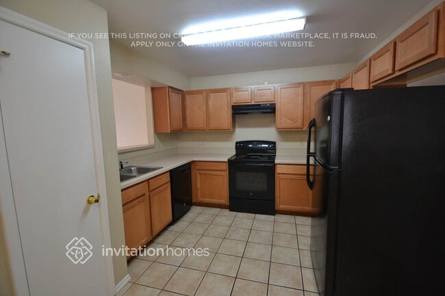 Building Photo - 155 Pinewood Cir