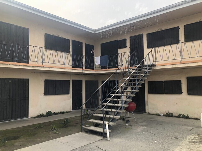 Foto del edificio - 1635 E Imperial Hwy