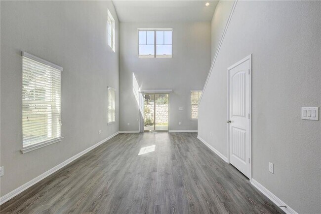 Foto del edificio - 516 E Slaughter Ln