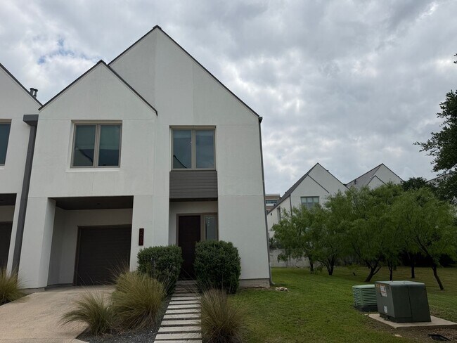Foto del edificio - Modern Townhouse Minutes from Downtown