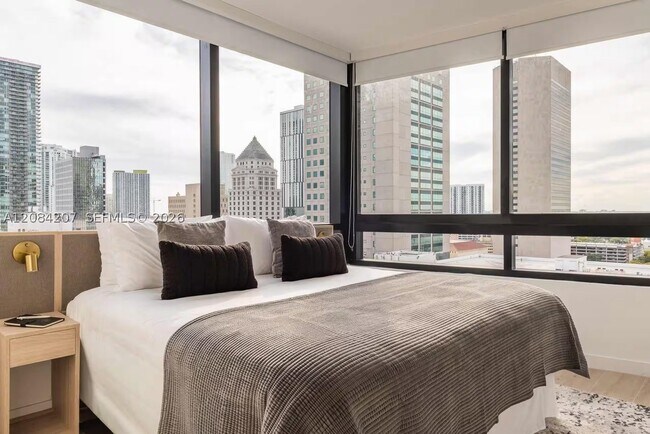 Foto del edificio - 225 N Miami Ave