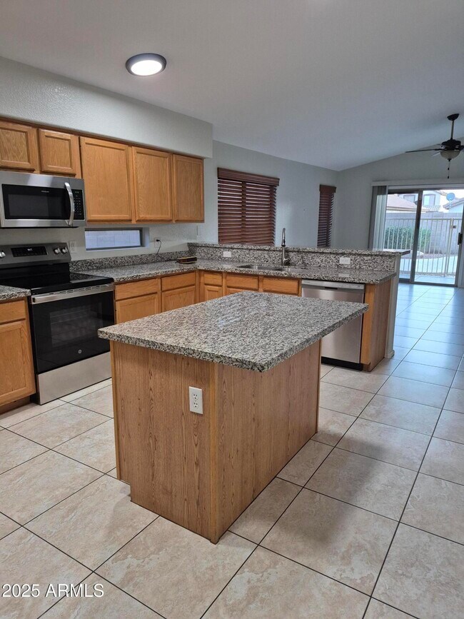 Foto del edificio - 893 W Straford Ave