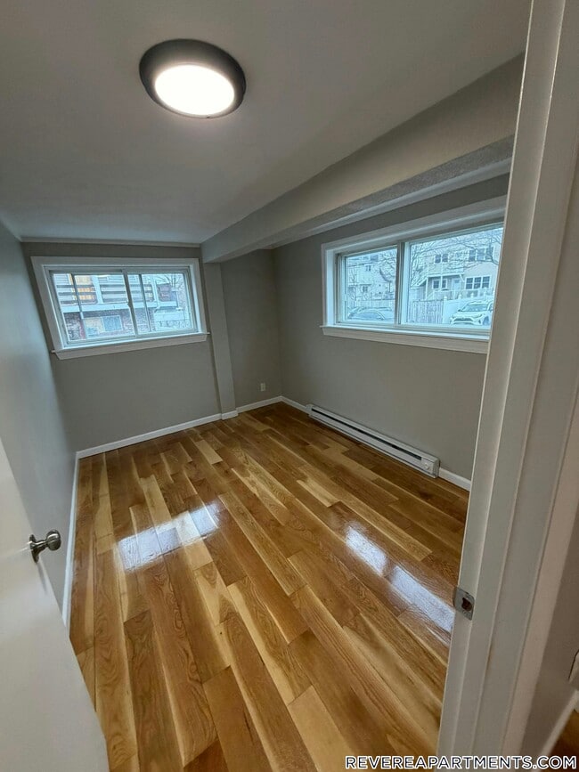 Building Photo - 23 Roughan St