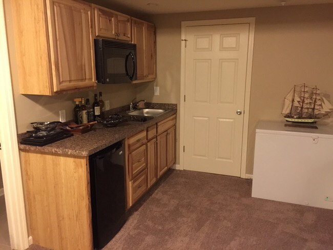 Building Photo - Beautiful 4 Bdrm/3 Bath home - Lake Geneva