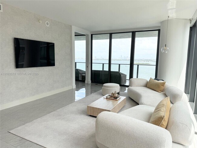 Foto del edificio - 650 NE 32nd St