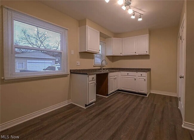 Foto del edificio - 21151 Fuller Ave