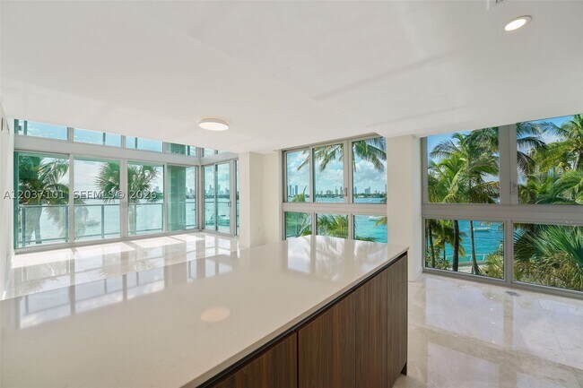 Building Photo - 1500 Bay Dr E