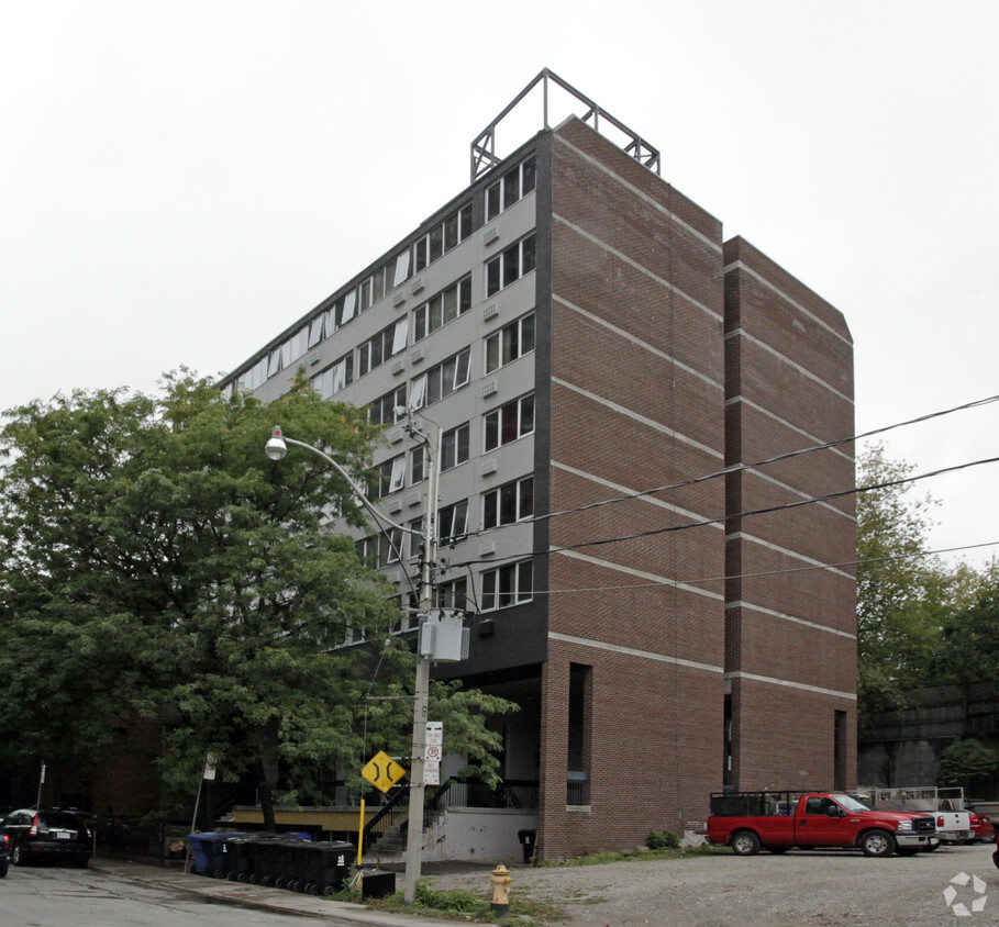 Building Photo - 138 Pears Ave