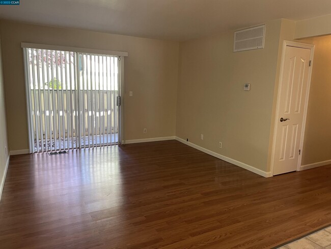Foto del edificio - 5425 Concord Blvd