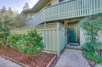 Building Photo - 278 Monroe Dr