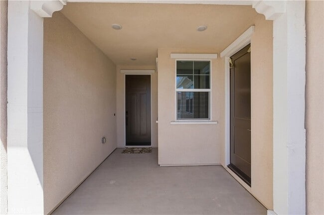Building Photo - 11647 Saddleback Dr