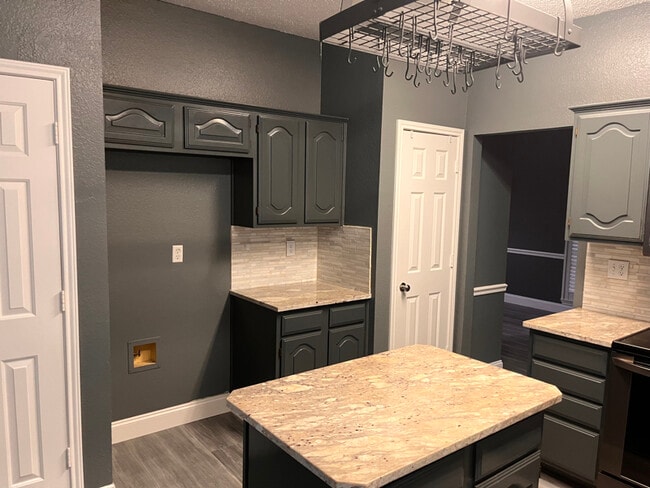 Photo - 18528 Shadow Ridge Dr House