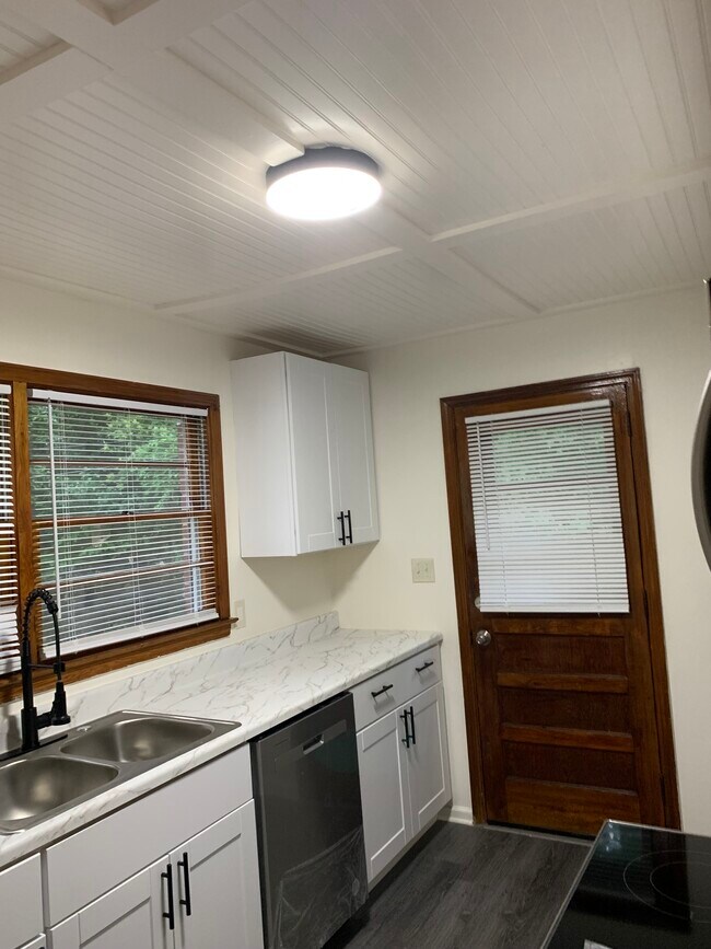 1056 Dove Valley Rd, Decatur, GA 30032 House Rental in Decatur, GA