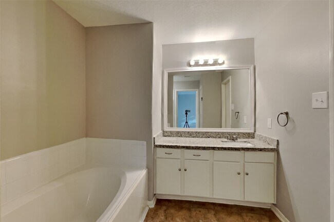 Foto del edificio - 5006 Natchez Ridge Ct