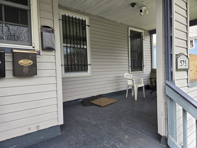 porch , provate entry - 575 Stuyvesant Ave