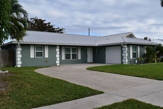 Building Photo - 826 Palama Way