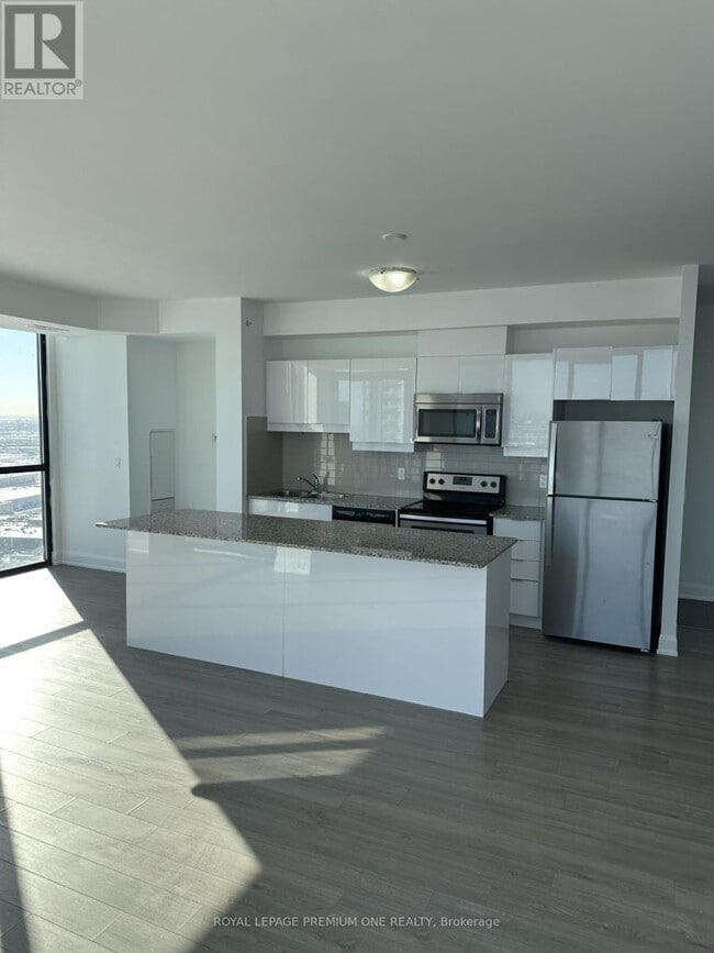 Building Photo - 2910 Hwy 7