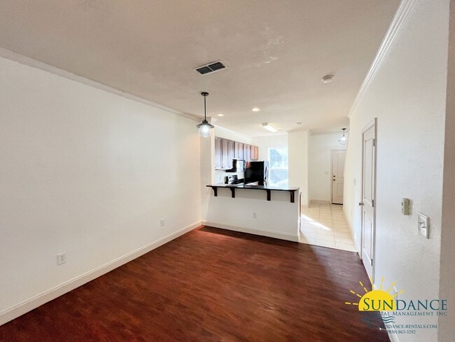 Building Photo - Beautiful Townhouse in The Verandas at Fre...