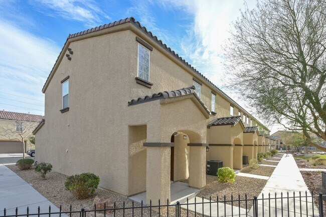 Foto del edificio - SE!!  Gated!! Community Pool!! Clubhouse!! Fitness Center!! Up Graded Appliances!!! 2 Car Garage!!