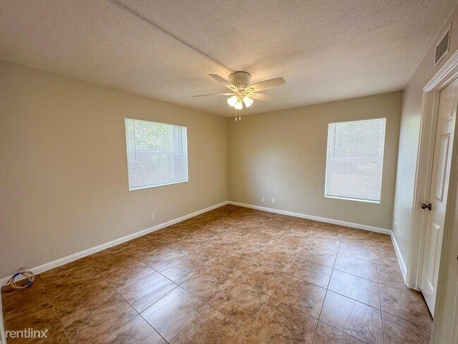 Foto del edificio - 3 br, 2 bath House - 2107 SE 3rd St Apt B 0