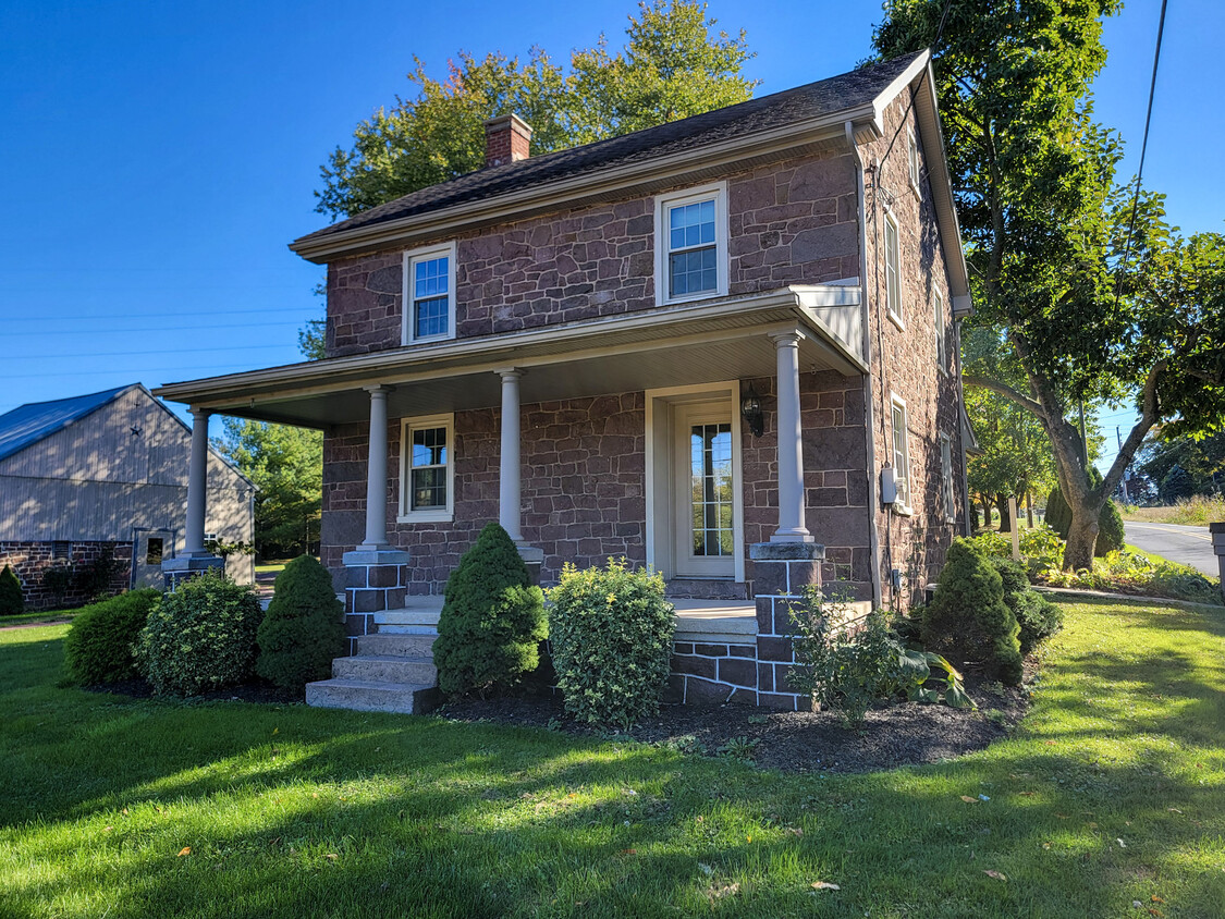 Primary Photo - 303 Lauschtown Rd