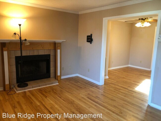 Building Photo - 2233 Forest Acres Dr