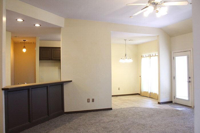 Building Photo - 1004 SW 45th St