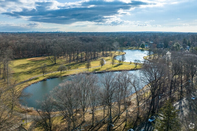 Nomahegan Park surrounds the Nomahegan lake, where locals can kayak in the summer.