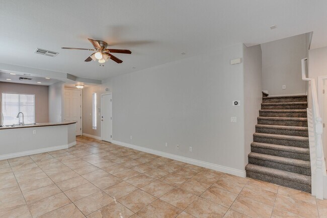 Foto del edificio - Gated Townhome with Strip Views from the Balcony!
