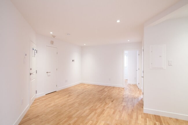 Building Photo - 5556 Snowdon Street