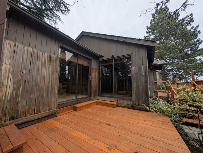 Building Photo - Rent Your Own Oasis! Available Now!