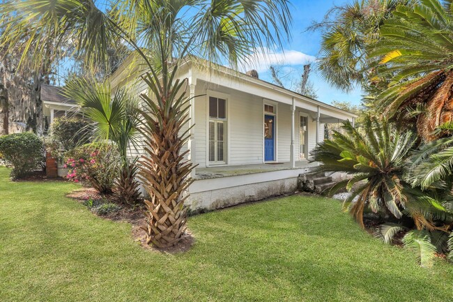 Foto del edificio - 3/1 historic Thunderbolt bungalow