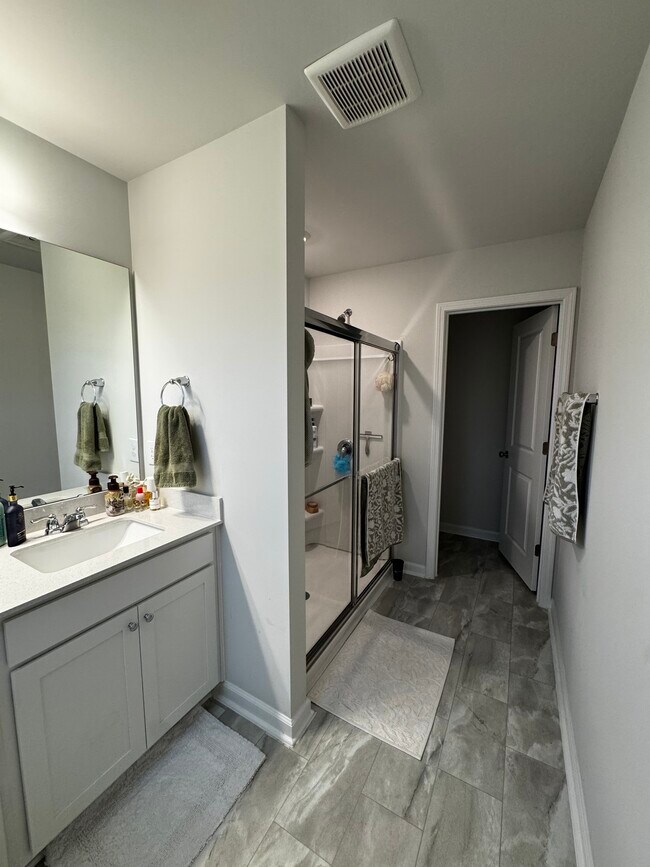 Building Photo - 811 Falls Grove Trl