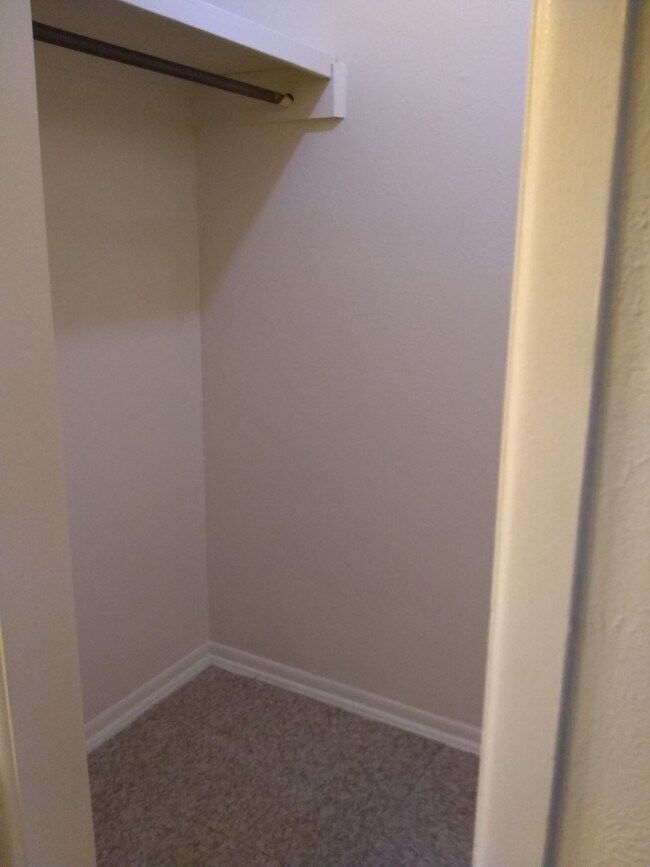 Walk-in Closet - 1901 S Main St