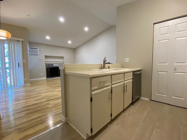 Building Photo - 1352 Cunat Ct