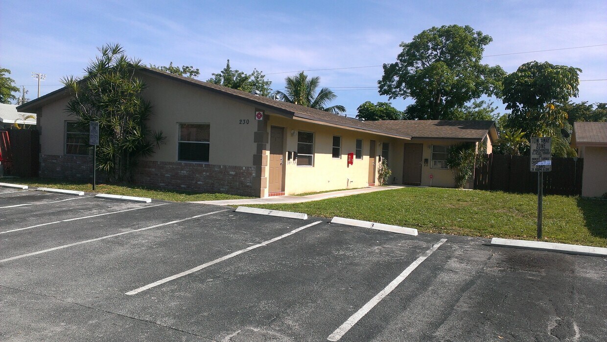 Foto del edificio - 230 NE 41st St