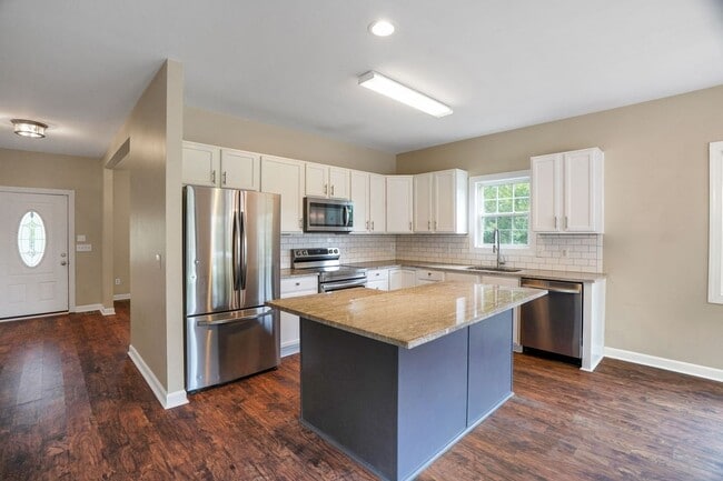 Building Photo - Charming 3BR House in Holly Springs