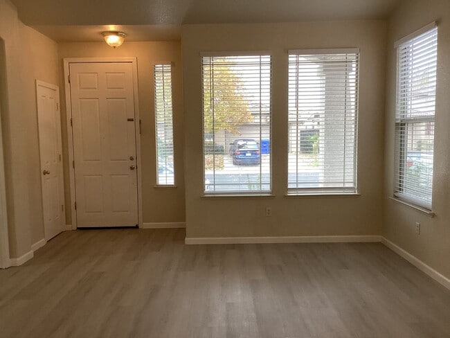 Building Photo - Single Story 4 bedroom home in Elk Grove