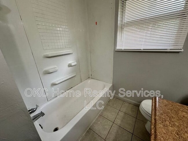 Building Photo - 2625 N Reeves Ave