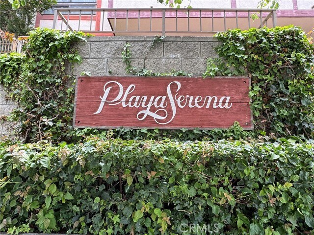 Foto del edificio - 8828 Pershing Dr