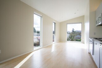 Building Photo - 1475 SE 15th Ave