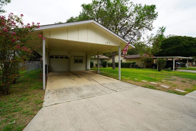 Foto del edificio - Updated home in established Schertz Neighb...