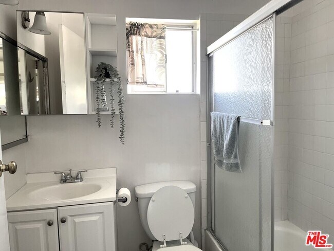 Foto del edificio - 1417 Lucile Ave