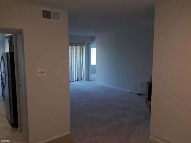 Foto del edificio - 11204 Cherry Hill Rd