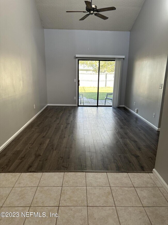 Foto del edificio - 2424 N Seabury Pl