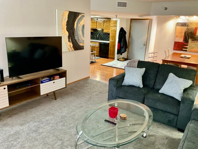 Foto del edificio - 2100 Valkyrie Dr NW