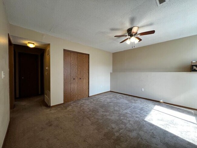 Foto del edificio - $900 | 2 Bedroom, 1 Bathroom Apartment | N...