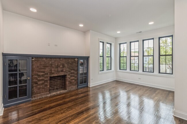 Building Photo - 2641 N Avers Ave
