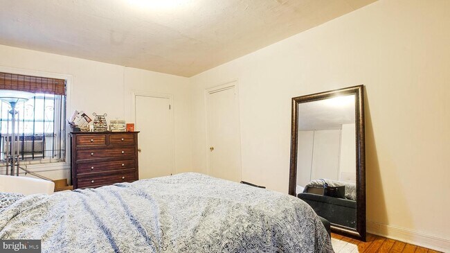 Building Photo - 1203 Spruce St