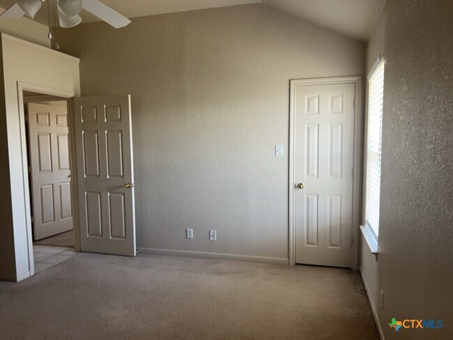 Foto del edificio - 4704 Pennington Ave